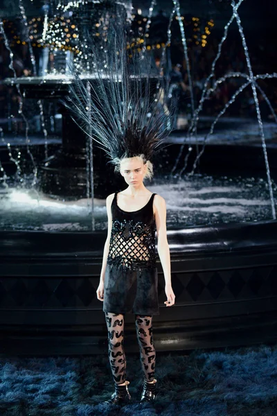 Look 3